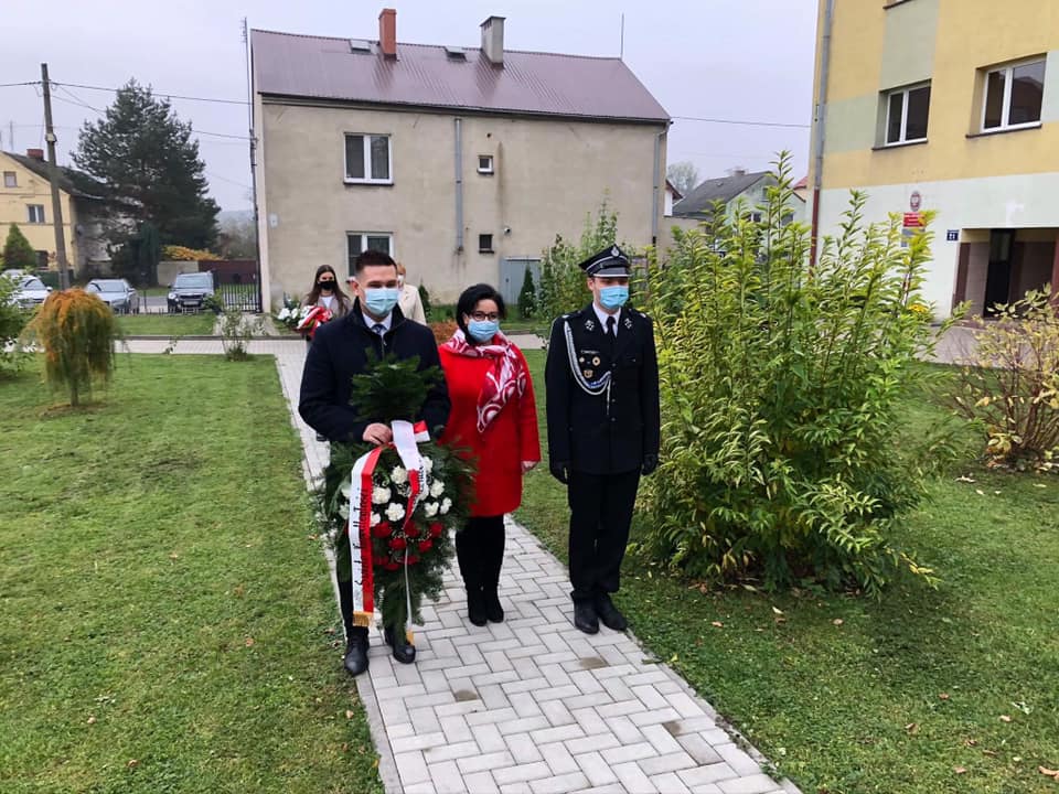 Złożenie kwiatów w Racławicach Śląskich